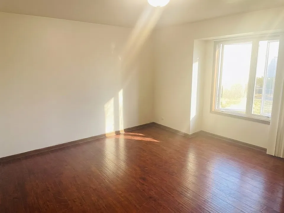 528 Saint Clair Ave #2A