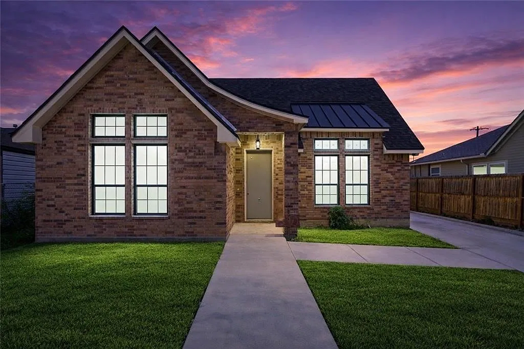 4 bed, 2020 sqft, $2,995 — Photo 1
