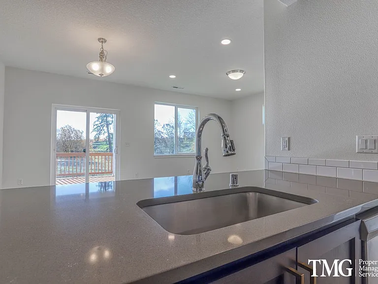 6853 N Montgomery Cir — Photo 9