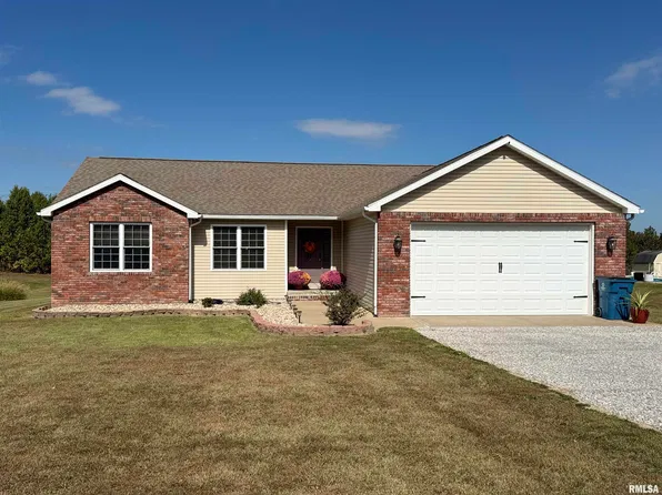 37 Lavern Rd, De Soto, IL 62924