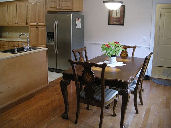 4th image of 382 Pine Brook Dr