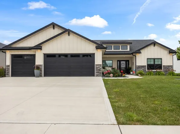 2948 NE Brentwood Cir, Grimes, IA 50111