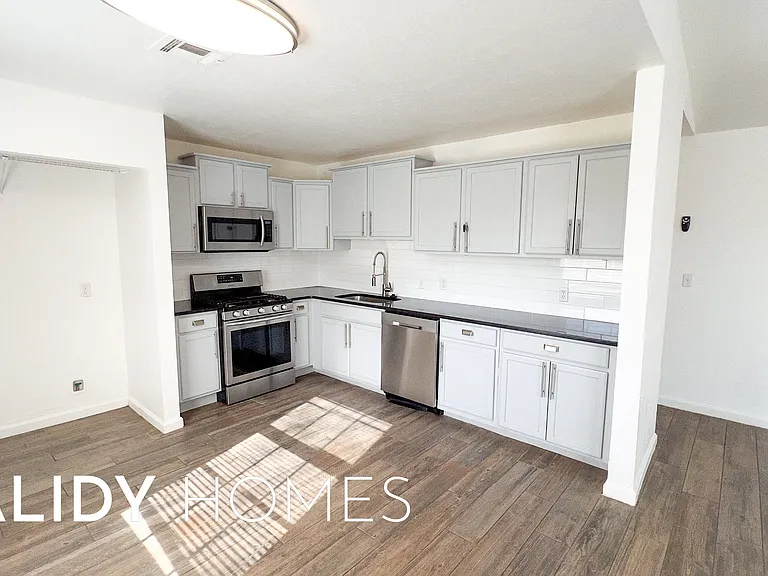 808 SE 13th St — Photo 9