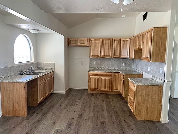 5th image of 1503 Hennessy St