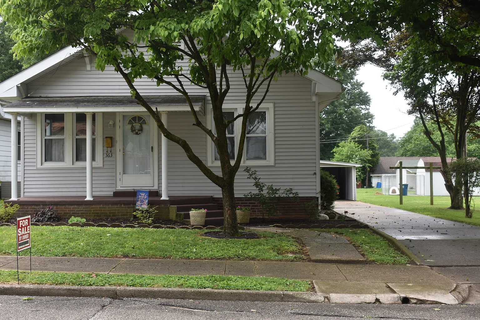 363 W Beech St photo 1