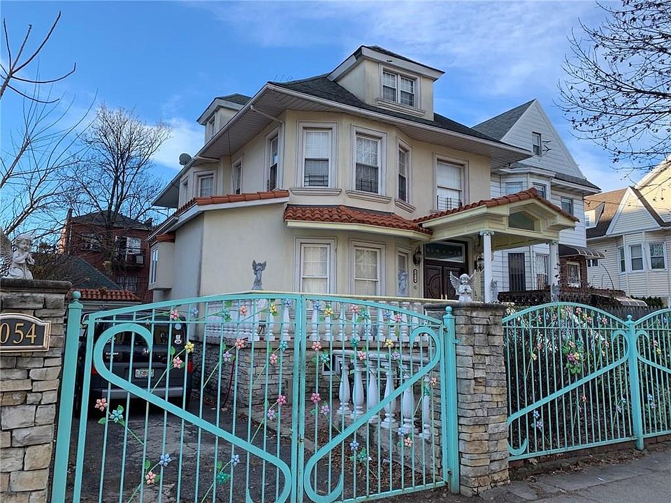 2nd image of 1054 41st St