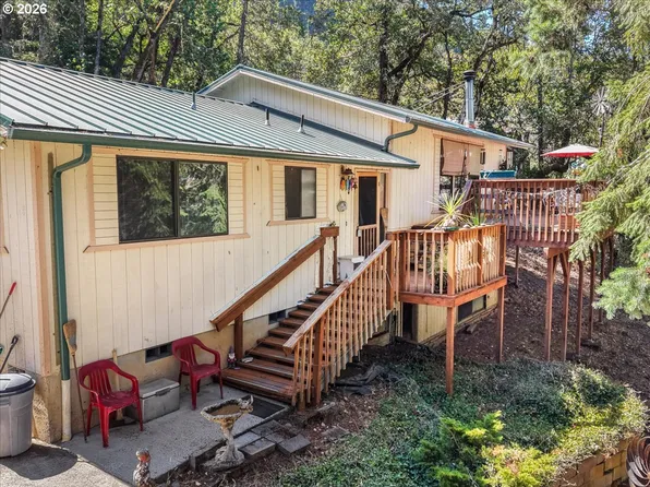 715 Jodee St, Myrtle Creek, OR 97457
