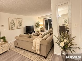 1 Iron Forge Sq #20, Pompton Lakes, NJ 07442