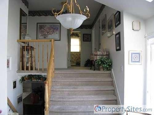 5th image of 121 Harbour View Dr