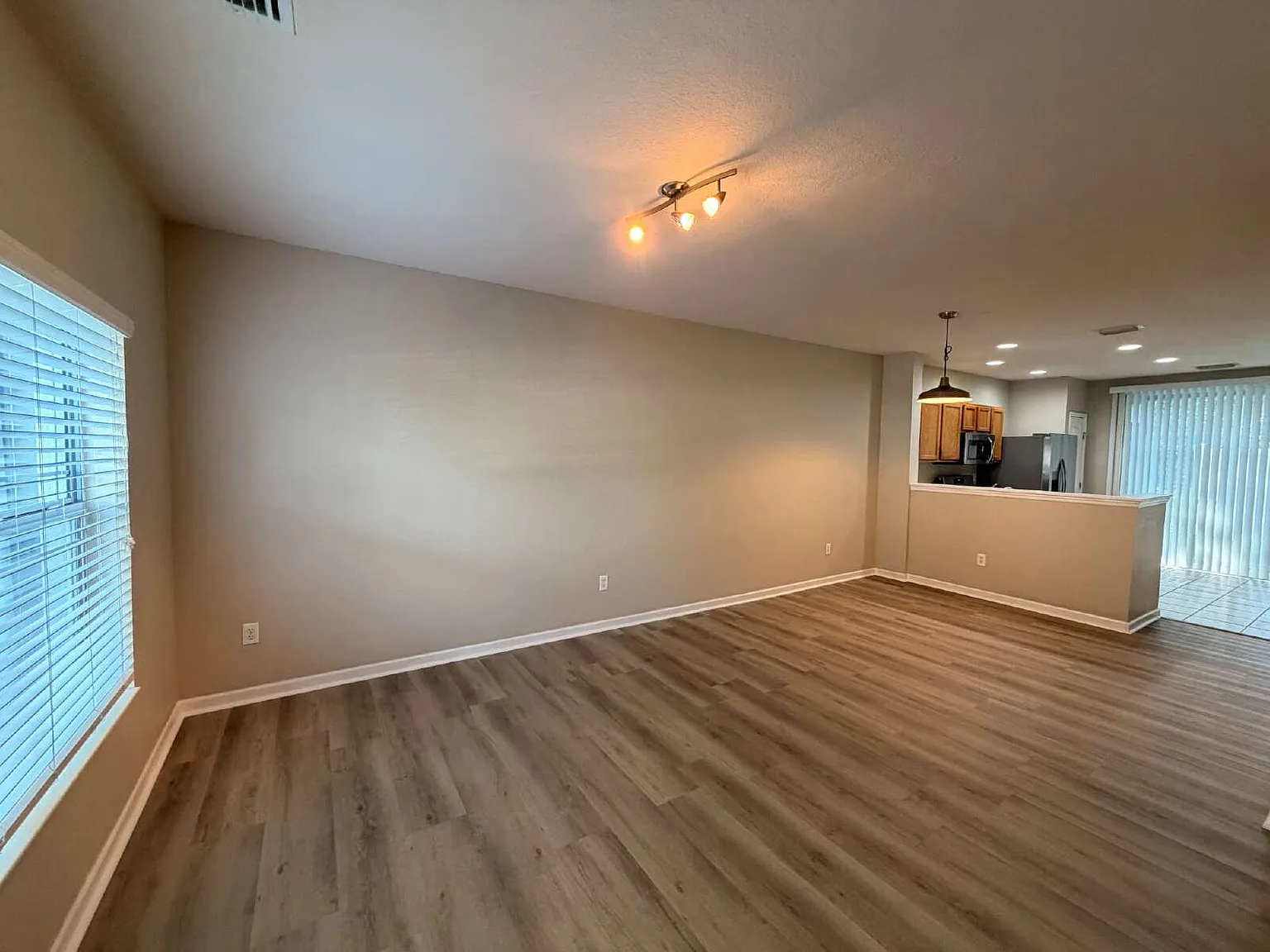 2 bed, 2.5 bath, 1134 sqft, $1,500 — Photo 4