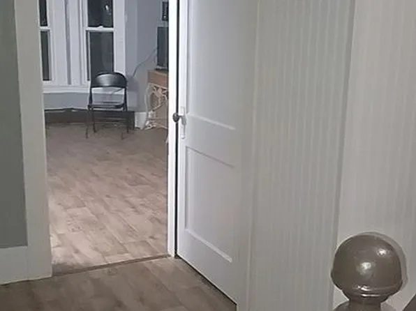 18 Lakeview St, Lincoln, ME 04457