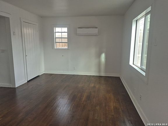 5th image of 417 Eleanor Ave #2