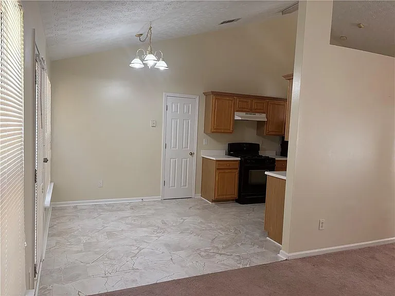 5975 Hillvale Trl — Photo 3