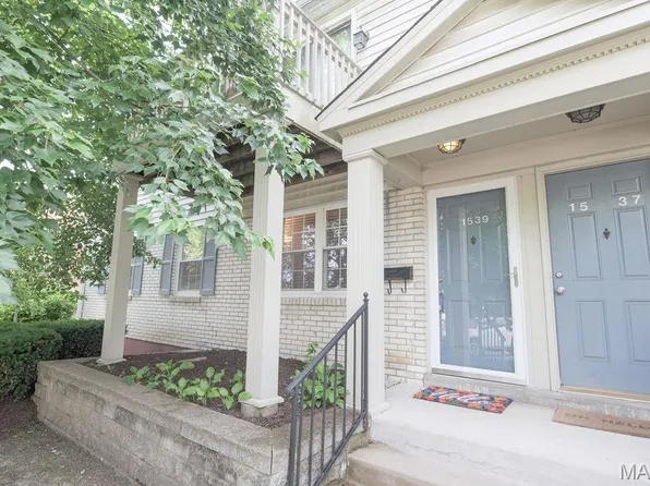 1539 Swallow Dr, Saint Louis, MO 63144