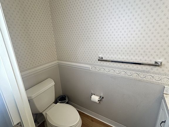 3rd image of 864 Stockbridge Dr