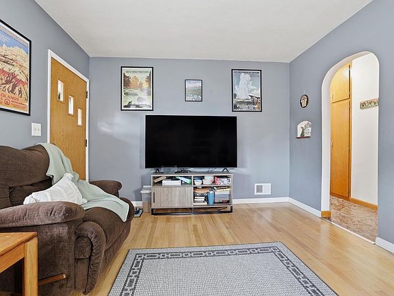 5th image of 616 WALKER STREET