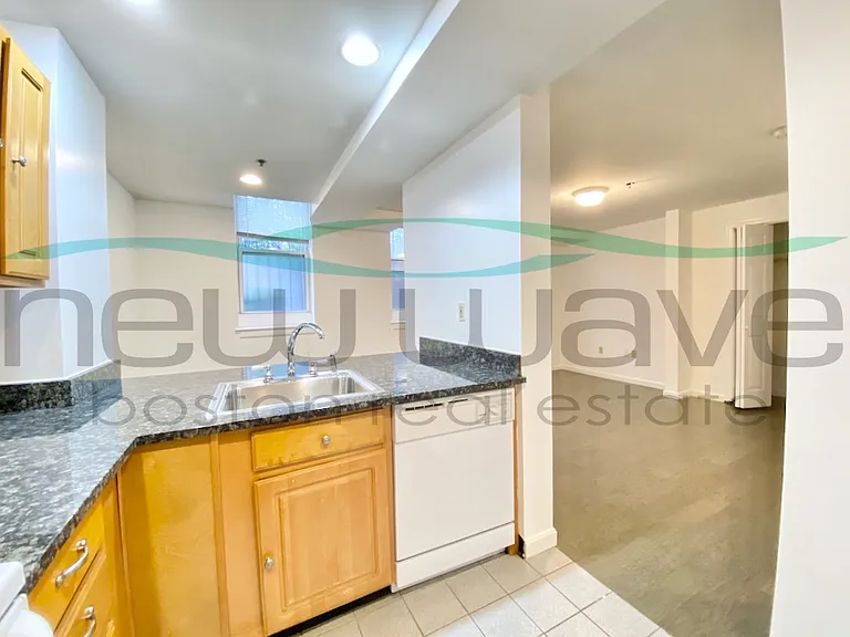 36 Queensberry St #D — Photo 4