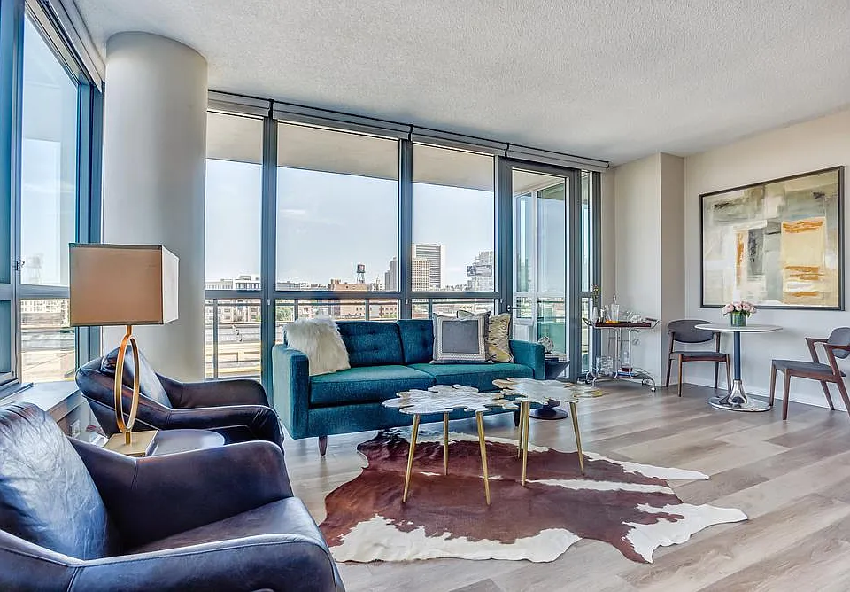 657 W Fulton St #806