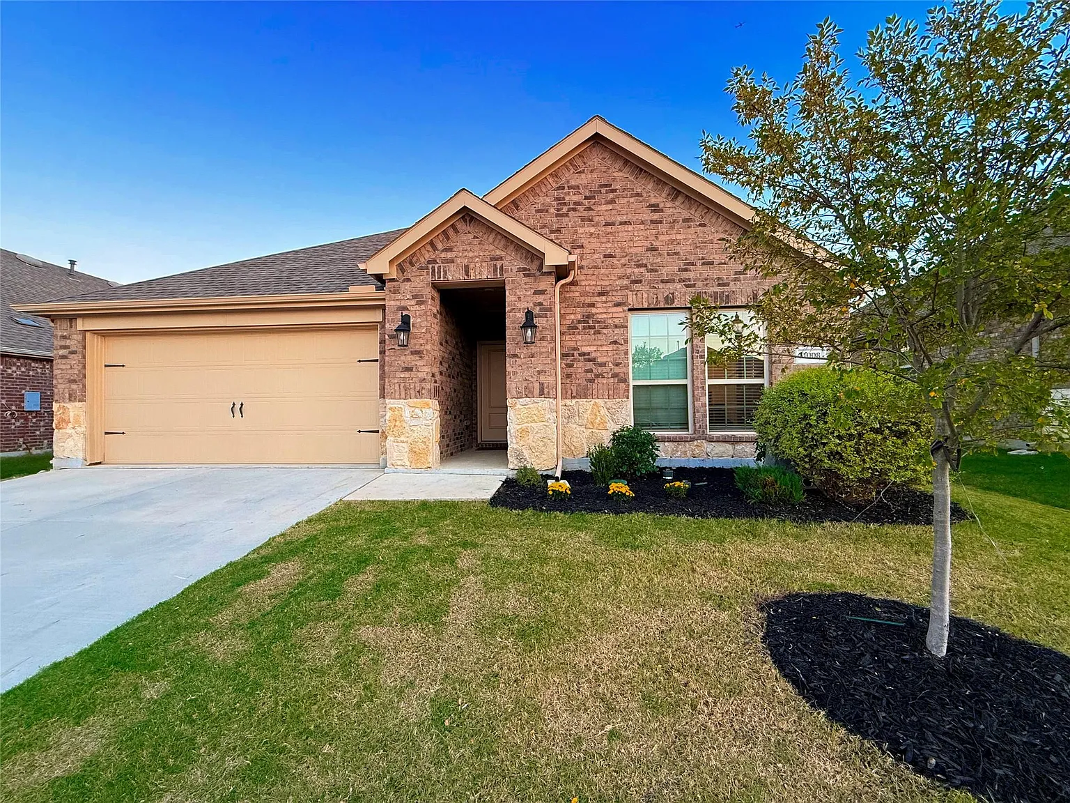 4 bed, 1887 sqft, $2,395 — Photo 1