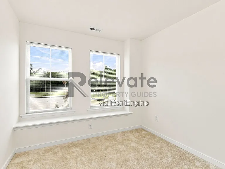 250 Greenpark Rd — Photo 11