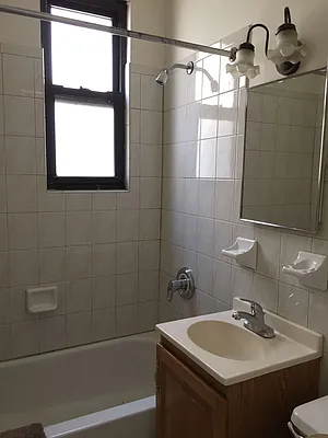 Rented by Metroline Realty | media 23