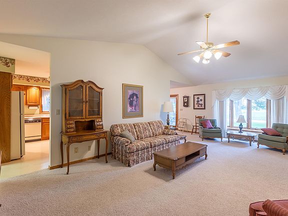 4th image of 210 Carriage Ln