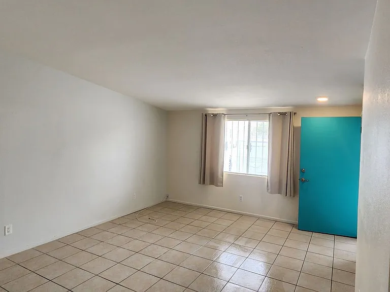 3319 N Dodge Blvd — Photo 18