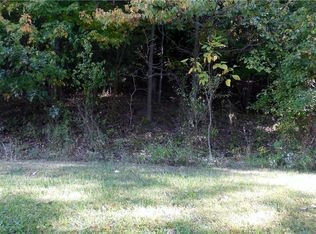 Arthur Ave, Coshocton, OH 43812