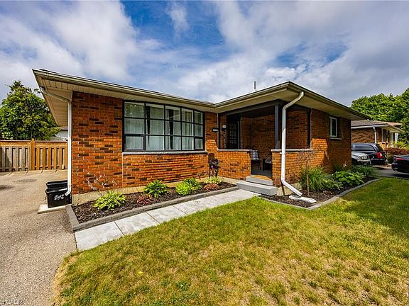 3rd image of 53 Miller Cres