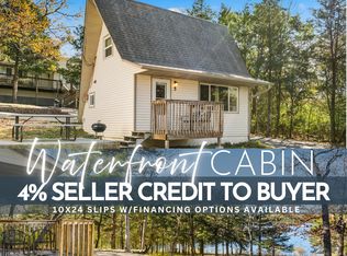 201 Deepwater Cir, Reeds Spring, MO 65737