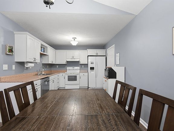 4th image of 310 Sunrise Dr