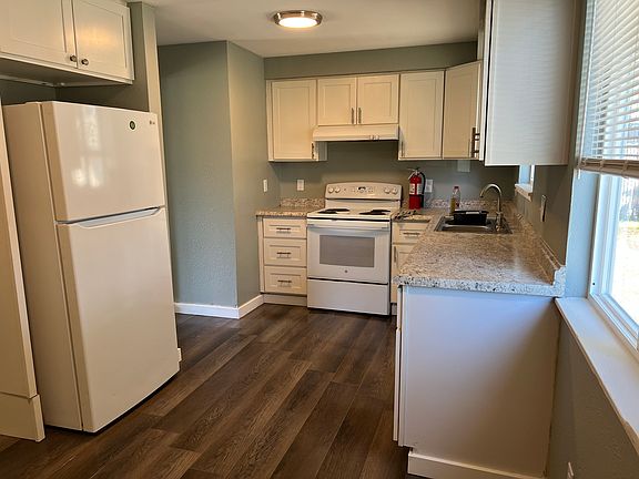 3rd image of 12915 47th Ave SW #4