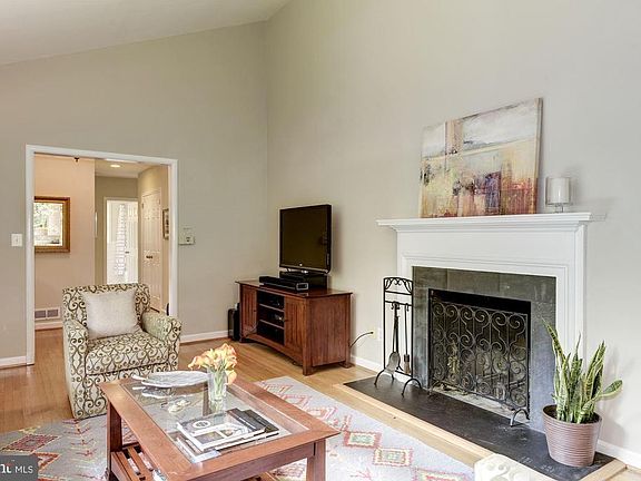 4th image of 9816 Kensington Pkwy