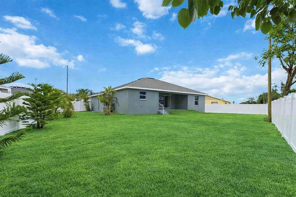 Building Photo - 6336 Florida Cir W