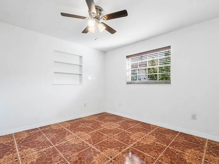 4271 Empress St — Photo 16
