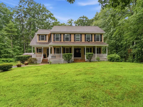 8 Tyler Drive, Londonderry, NH 03053