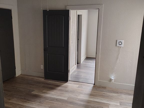 4th image of 704 1/2 E Church St #704-1/2
