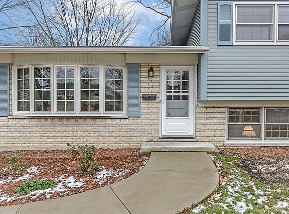 2nd image of 407 W Braeside Dr