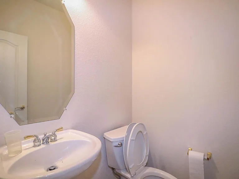 1183 Heathrow Dr — Photo 15