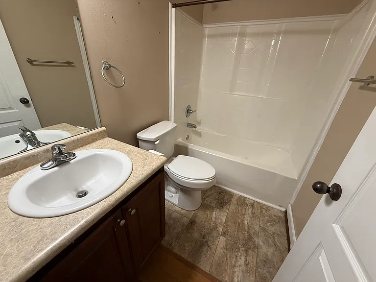 4039 Cambridge Dr — Photo 16