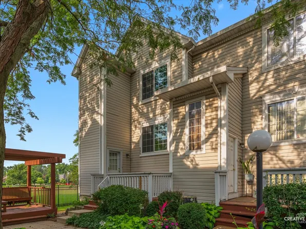 305 Plumtree Ct, Bolingbrook, IL 60440