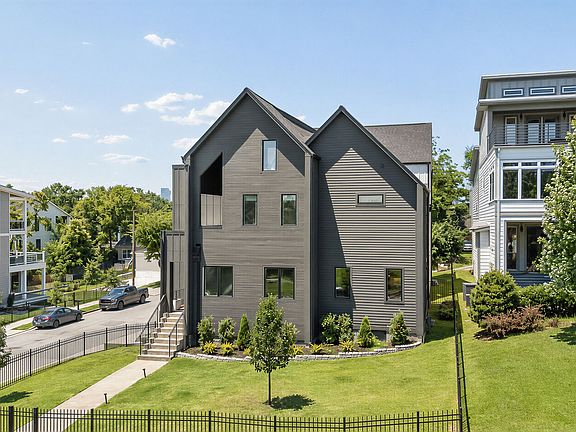 3rd image of 1026 Argyle Ave