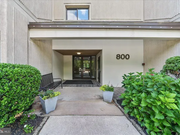 800 Avondale Rd APT 7A, Wallingford, PA 19086