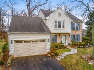 704 Red Oak Dr, Bartlett, IL 60103