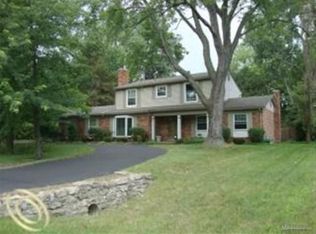 3920 Woodman Dr, Troy, MI 48084