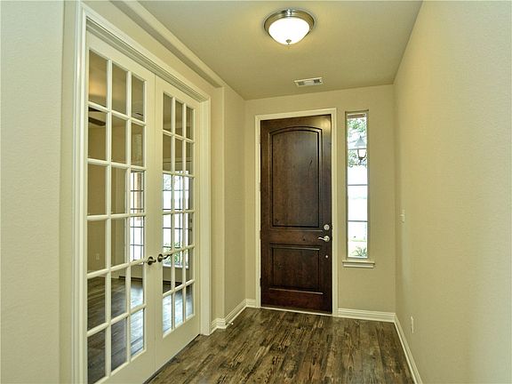 4th image of 221 Hedgerow Ln