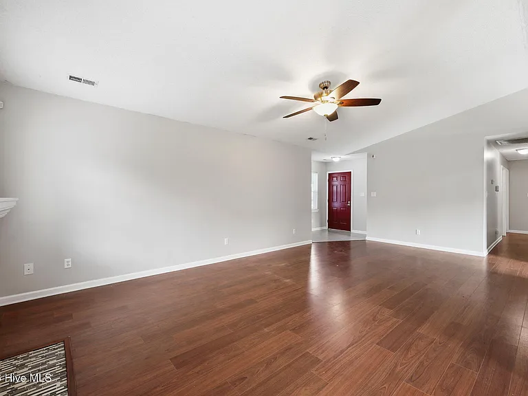128 Fodder Dr — Photo 6