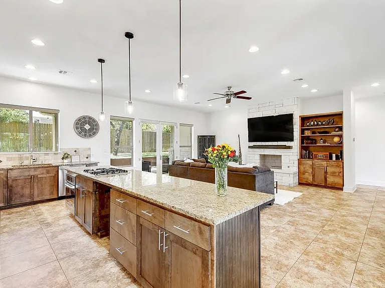 1006 Lipan Trl — Photo 9