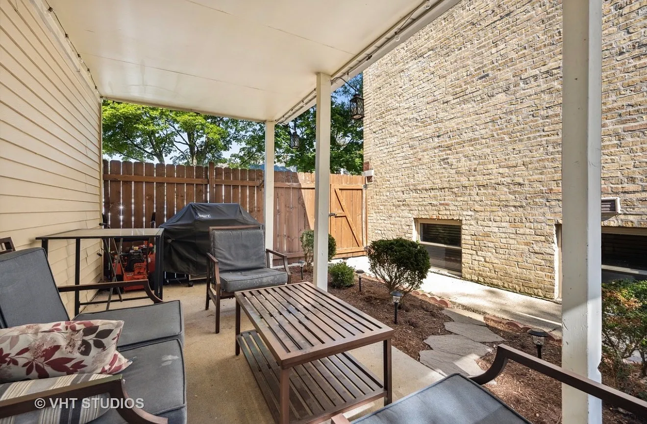 2 bed, 900 sqft, $1,850 — Photo 2