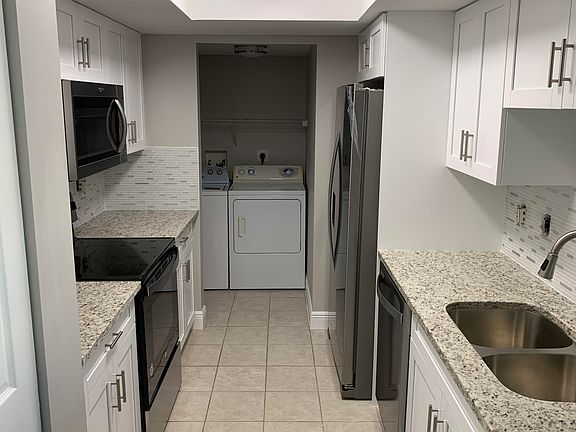 4th image of 1300 Crestwood Ct S APT 1310